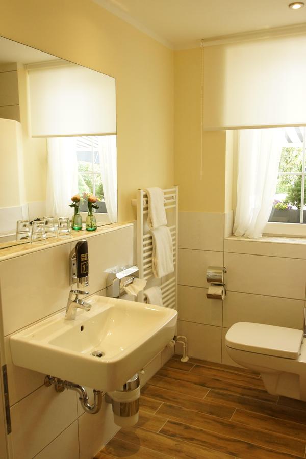 Komfort- Doppelzimmer Badezimmer